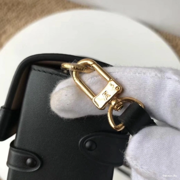 CHANELutch Louis Trunk Petite Malle Vuitton 0515